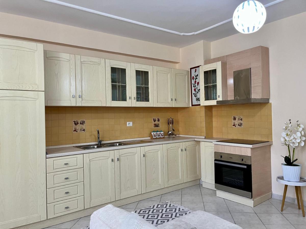 Beachside Family Nest Apt, Spacious & Cozy - By Beta Premium Appartement Golem (Tirana)