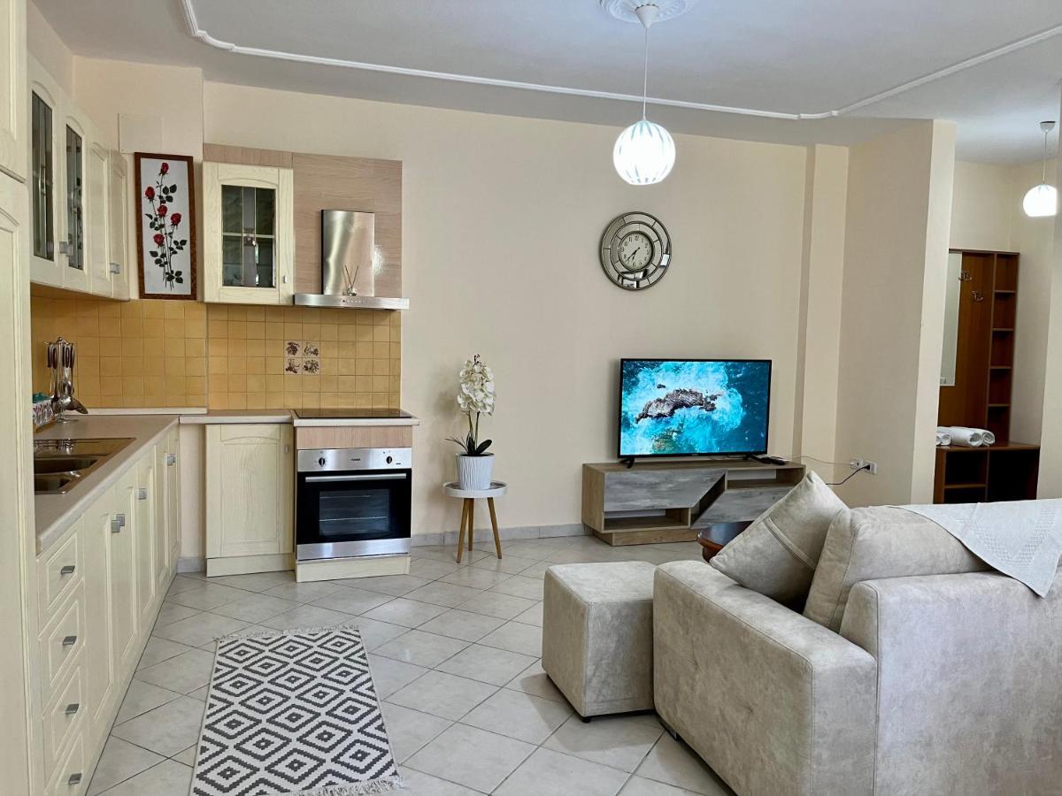 Beachside Family Nest Apt, Spacious & Cozy - By Beta Premium Golem (Tirana)