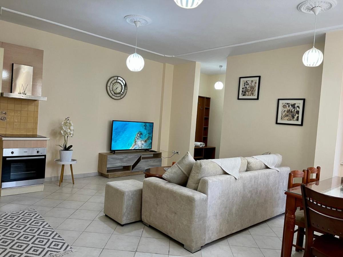 Beachside Family Nest Apt, Spacious & Cozy - By Beta Premium Appartement Golem (Tirana)