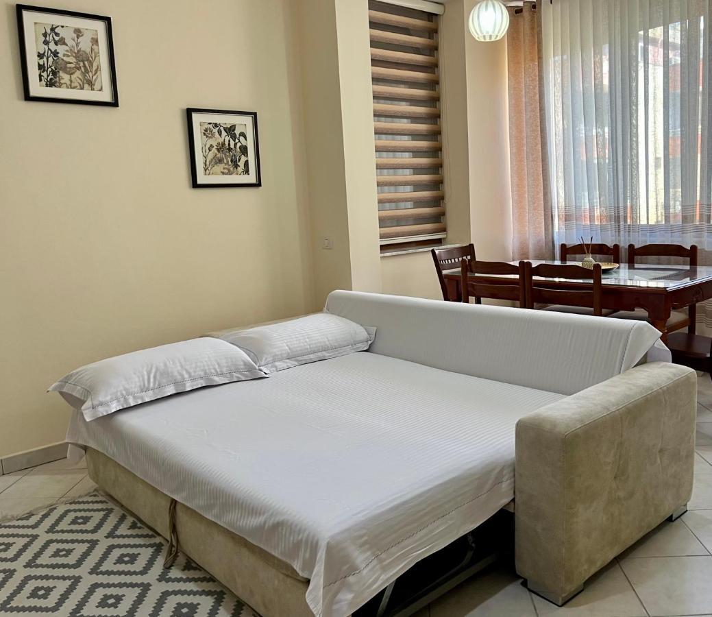 Beachside Family Nest Apt, Spacious & Cozy - By Beta Premium Appartement Golem (Tirana)