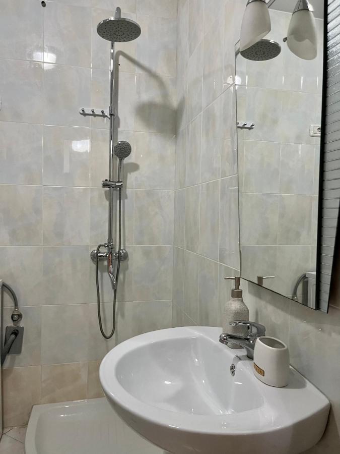 Beachside Family Nest Apt, Spacious & Cozy - By Beta Premium Appartement Golem (Tirana)